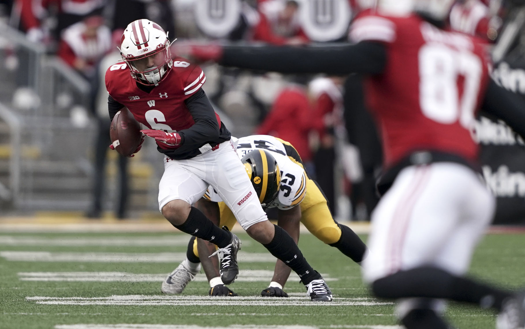 Badgers 24, Hawkeyes 22